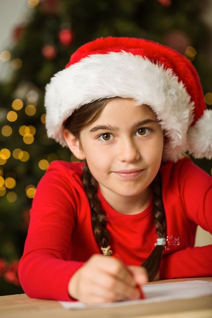 Lettera di scrittura della bambina a Santa a natale