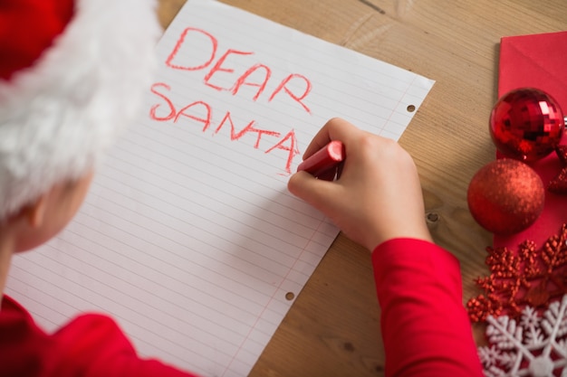 Lettera di scrittura della bambina a Santa a natale