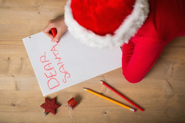 Lettera di scrittura della bambina a Santa a natale