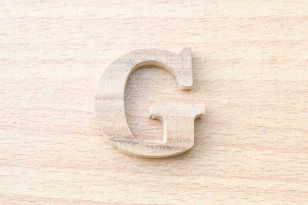 Lettera G-Alphabet in vero legno.