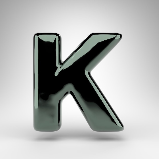 Lettera K maiuscola su sfondo bianco. Carattere di rendering 3D cromato verde con superficie lucida.