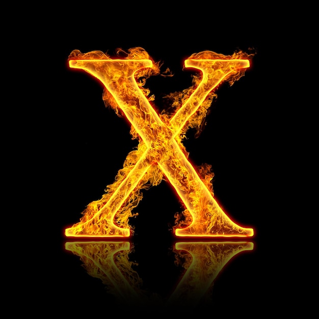 Lettera X dell'alfabeto del fuoco isolata su sfondo nero.