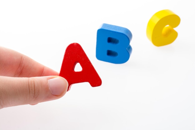 Lettere ABC colorate in legno