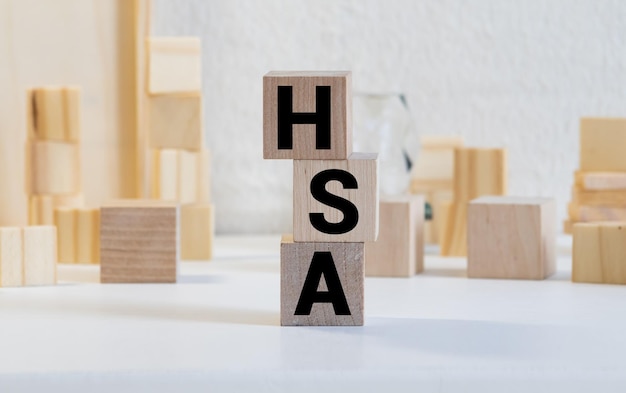 Lettere HSA del conto di risparmio sanitario da blocchi di legno