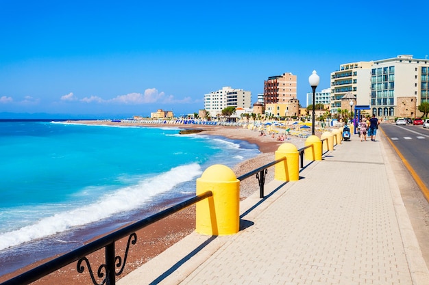 Lettini a spiaggia di Rodi in Grecia