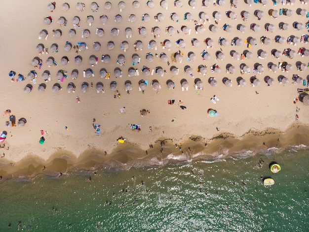 Lettini in spiaggia a Sveti Vlas