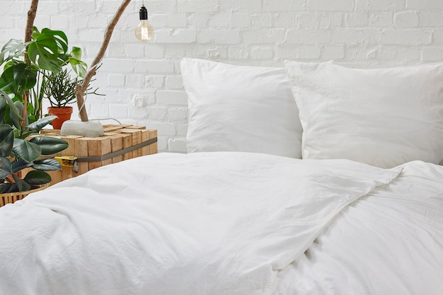 Letto bianco a casa
