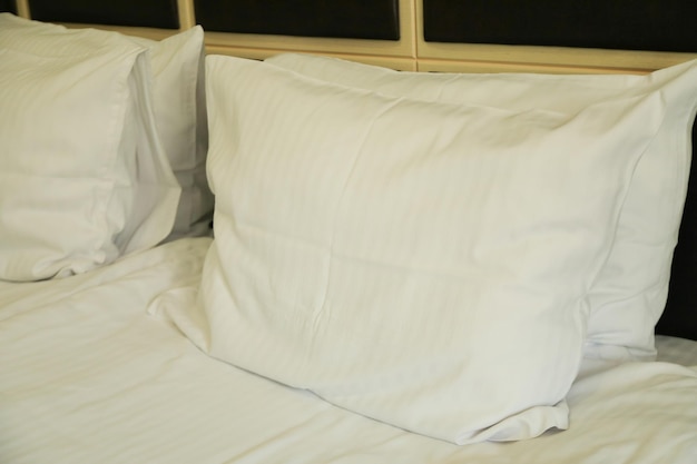 Letto matrimoniale negli appartamenti dell'accogliente hotel