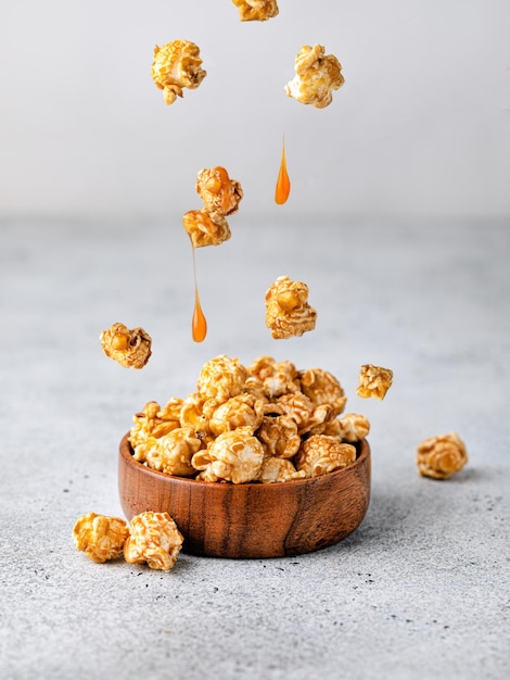 Levitazione snack popcorn caramello