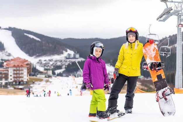 lezione di snowboard in località invernale