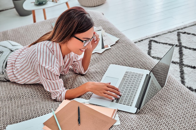 Libero professionista lavoro a distanza lavoro a casa formazione online Isolamento autonomo Riprese sopra