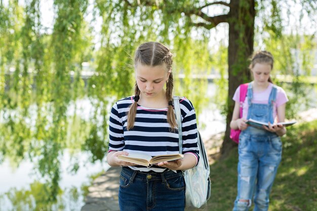 Libri di lettura delle scolare in natura