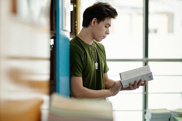 Libro Di Lettura Dell'adolescente