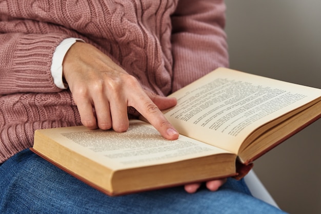 Libro di lettura della donna