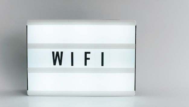 Light box con il titolo WIFI con copyspace, su sfondo bianco