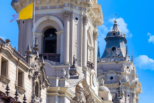 Lima Peru Palazzo arcivescovile sulla centrale coloniale Plaza Mayor o Plaza de Armas nel centro storico