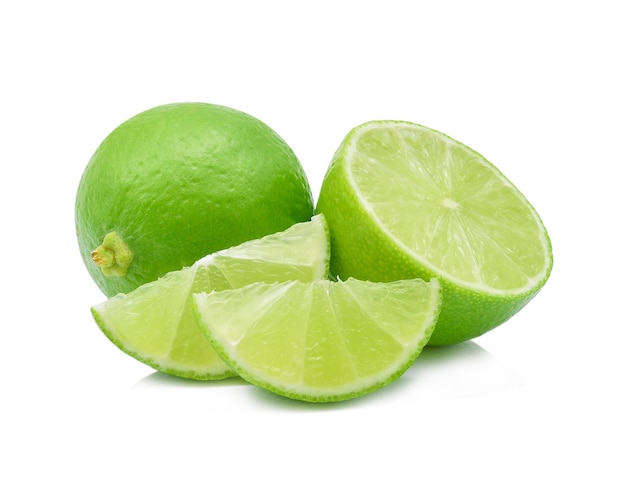 Limes isolato su bianco