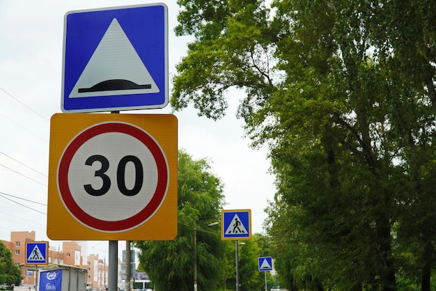 Limite di velocità 30 miglia all'ora Cartello stradale