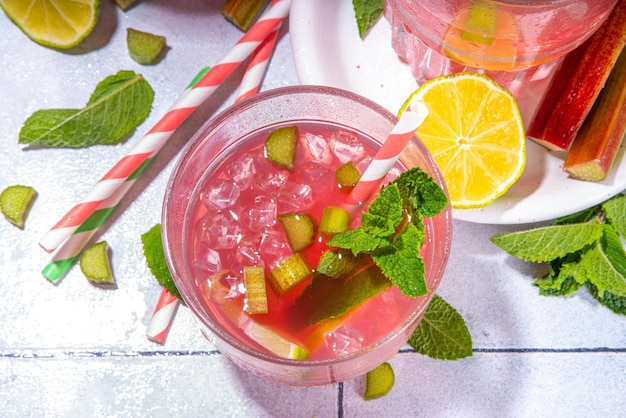 Limonata al rabarbaro fatta in casa