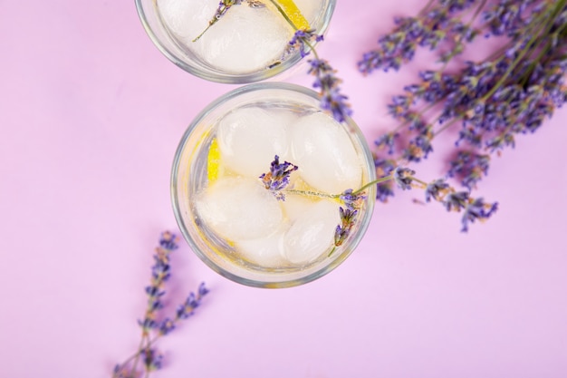 Limonata alla lavanda al limone