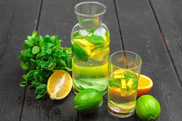 limonata fatta in casa con lime e menta