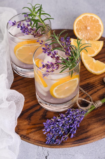 Limonata frizzante alla lavanda