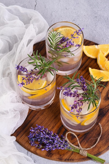 Limonata frizzante alla lavanda