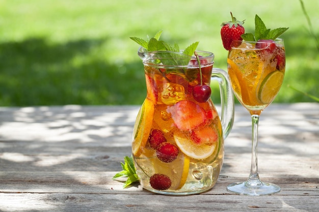 Limonata o sangria fatta in casa