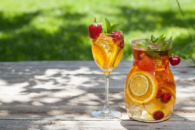 Limonata o sangria fatta in casa