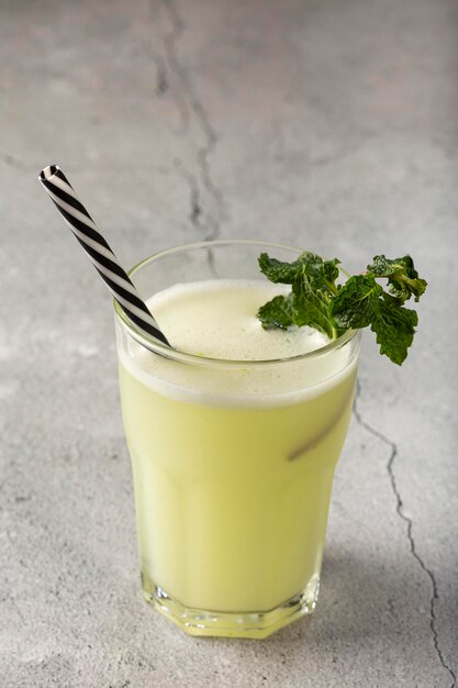 Limonata rinfrescante con menta Bevanda estiva Limonata