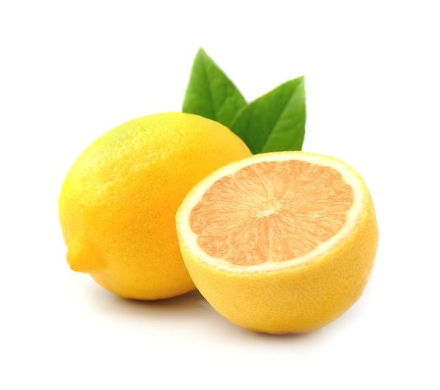 Limone dolce con il primo piano delle foglie.