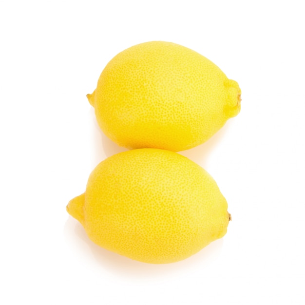 Limone isolato su sfondo bianco