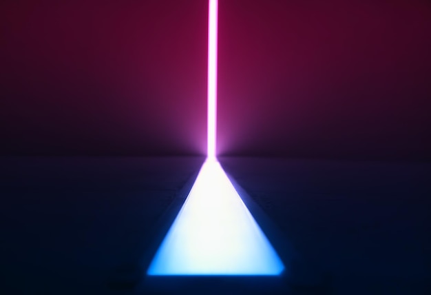 Linea di separazione verticale al neon con sfondo di illuminazione blu e rosa