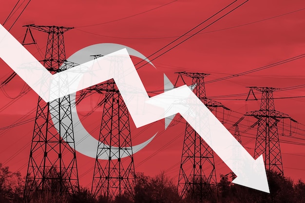 Linea elettrica e bandiera della Turchia Crisi energetica Concetto di crisi energetica globale