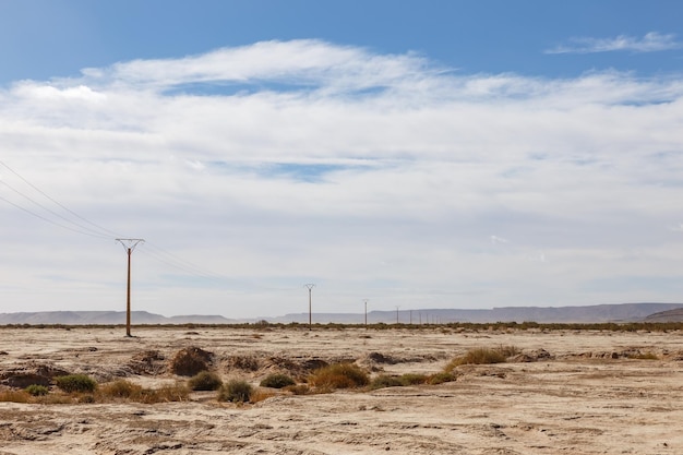 Linea elettrica nel deserto del Sahara in Marocco