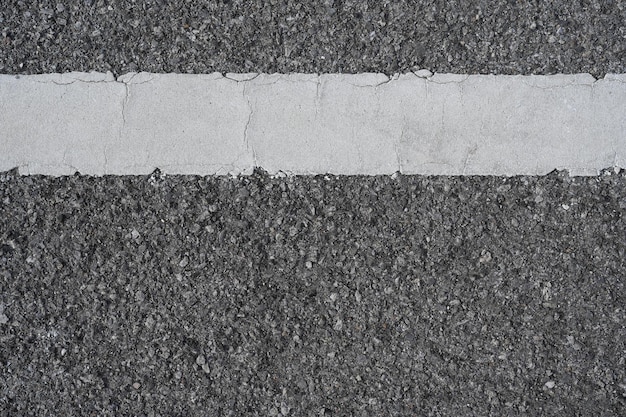 Linee bianche nei parcheggi del parco