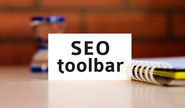 Link seo toolbar - testo n foglio bianco con blocco note e clessidra