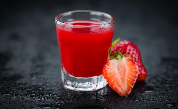 Liquore alla fragola fatto in casa