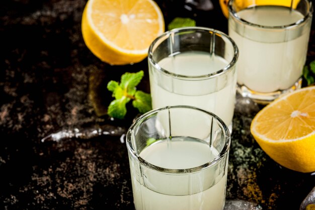 Liquore italiano al limoncello