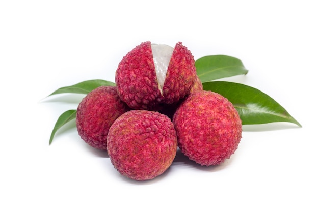 litchi di frutta fresca su sfondo bianco