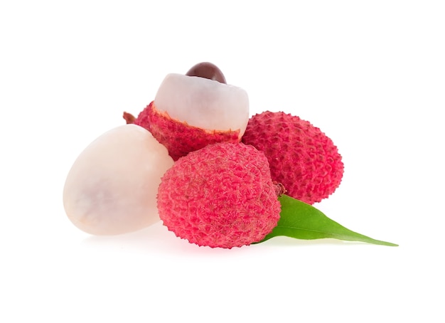 Litchi isolati su bianco