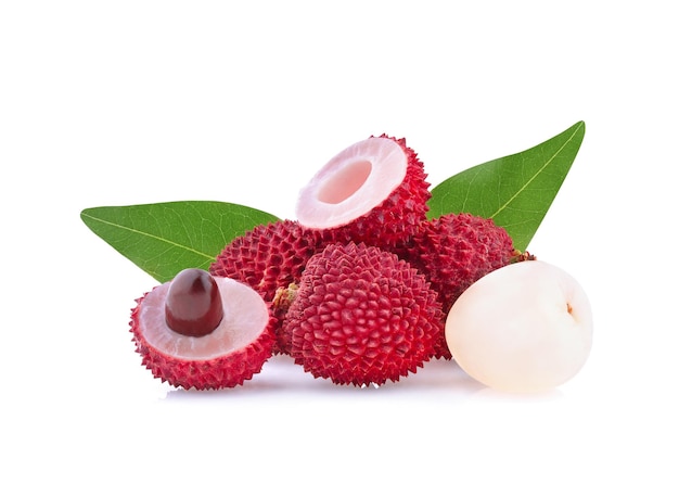 Litchi isolati su sfondo bianco