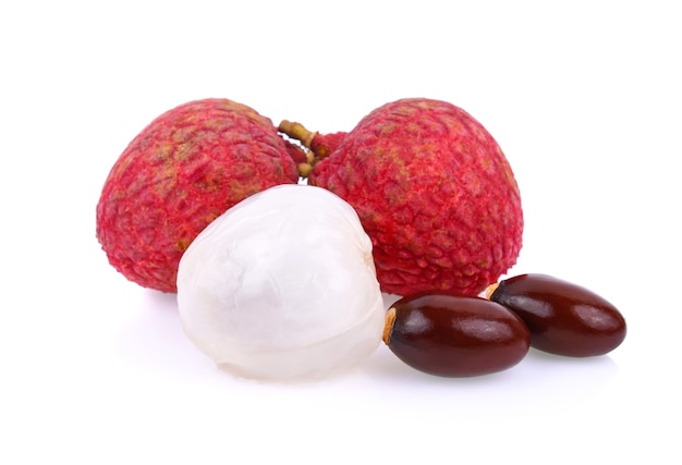 Litchi isolato su bianco