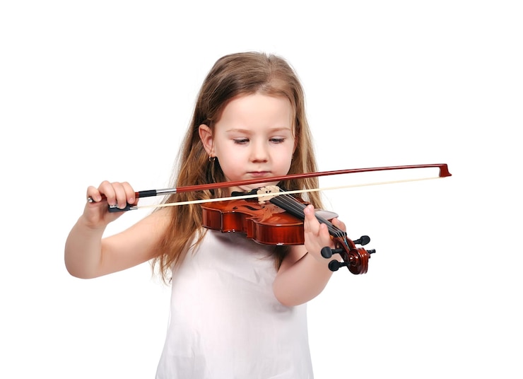 Little girl with violin