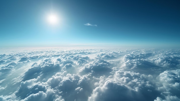 Lo sfondo pulito che assomiglia a un vasto cielo aperto che simboleggia le infinite possibilità dei viaggi aerei