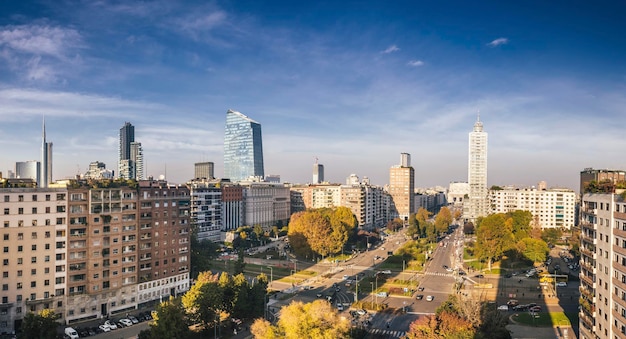 Lo skyline di Milano con i moderni grattacieli nel quartiere degli affari di Porto Nuovo in Italia