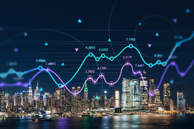 Lo skyline di New York City dal New Jersey sul fiume Hudson con Hudson Yards di notte Ologramma grafico a candelabro Forex Manhattan Midtown Il concetto di analisi di intermediazione commerciale su Internet