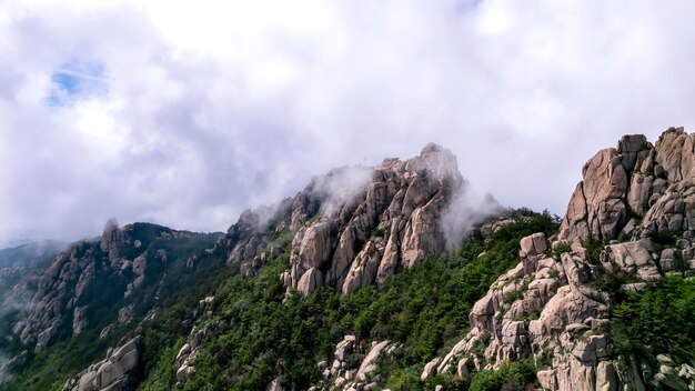 Lo splendido scenario naturale del monte Laoshan a Qingdao