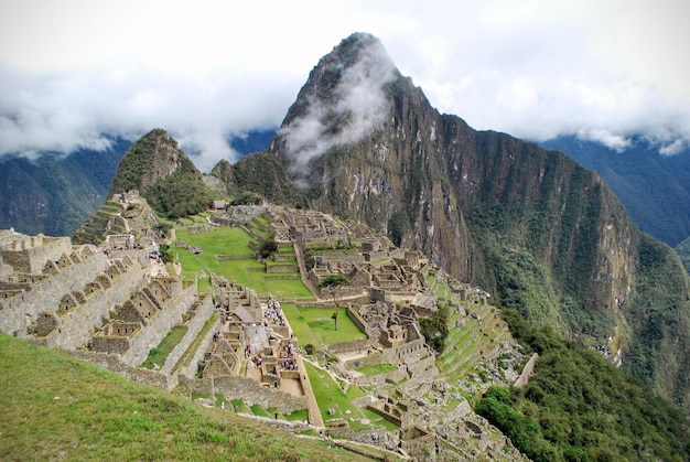 Lo storico macchu picchu contro le montagne