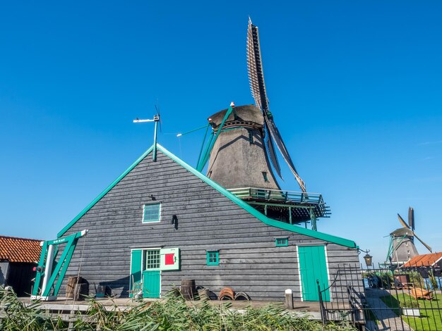 Lo storico mulino a vento classico chiamato De Kat (The Cat) a Zaan Schans, Paesi Bassi